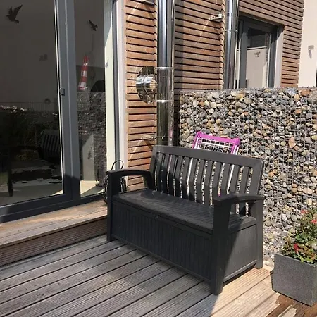 Castle Starboard * Glowe